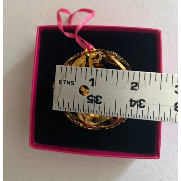 Vtg Barbie F.A.O. Schwarz Gold Finish Christmas Ornament 2" Diameter Made In USA - Picture 6 of 7